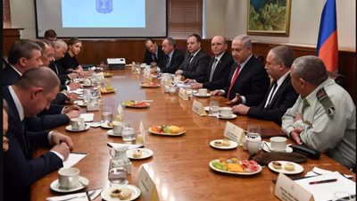 نتنياهو يلتقي وزير الخارجية الروسي بالقدس المحتلة (صور)