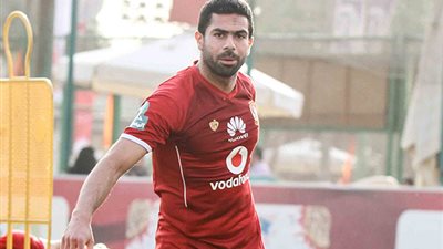 أحمد فتحي يخوض مرانا منفردا في تدريبات الأهلي