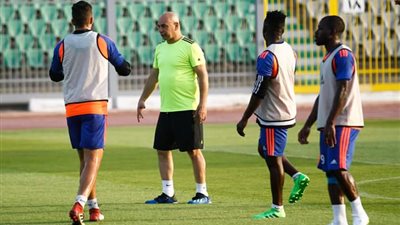 حسام حسن يضع خطة خلخلة دفاع نهضة بركان المغربي (صور)