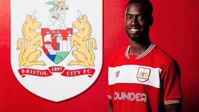 محمد عيسى أول محترف سوداني في إنجلترا