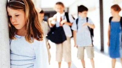 6 خطوات تساعد طفلك الخجول على التعامل في المدرسة