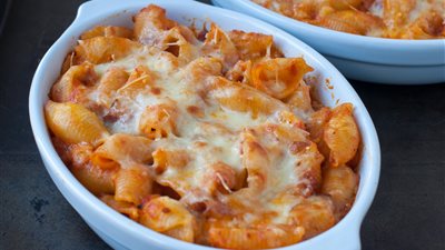 طريقة جديدة لعمل مكرونة بالجبن والبسطرمة