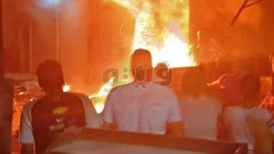 حريق هائل بمول تجاري بالعتبة.. الدفع بـ ٨ سيارات إطفاء و5 إسعاف.. التحقيقات الأولية: الألعاب النارية ومحادثات الصوت وراء الحريق.. والنيران التهمت كمية كبيرة من الملابس والخسارة بالملايين (فيديو وصور)