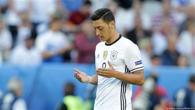 اعتزال أوزيل.. أي نتائج على مستقبل اللاعبين ذوي الأصول المهاجرة؟