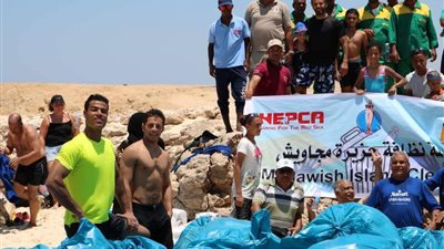 البيئة تنظم حملة نظافة بجزيرة مجاويش في البحر الأحمر