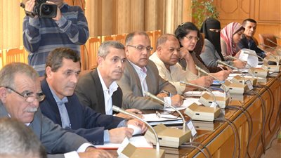 لجنة لدراسة تدعيم خطوط مرفق النقل الداخلي بالإسماعيلية