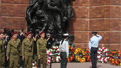 بالصور.. إسرائيل تحيى اليوم ذكرى 