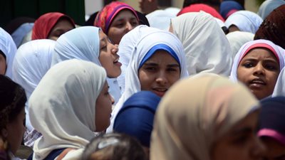 اوائل الثانوية العامة «البنت تكسب».. الفتيات يسيطرن على شعبة «علمى علوم» بنصيب 43 متفوقة.. «بسنت محمد» تحتل الصدارة في «الأدبي».. وزير التعليم: نسبة النجاح 75%.