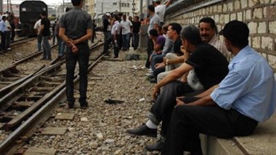 بلاغ يطالب بمحاكمة سائقى القطارات المضربين