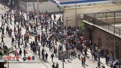 سيدات أقباط يهاجمن مرسى والداخلية أمام الكاتدرائية