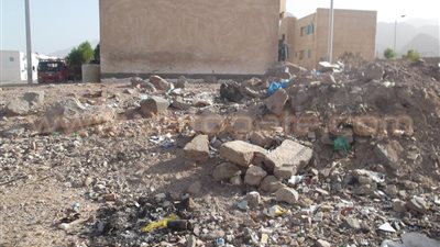بالصور.. استياء أهالي نويبع بسبب انقطاع المياه وانتشار القمامة