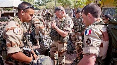 «استطلاع»: غالبية الفرنسيين يؤيدون إرسال جنود لمحاربة «داعش» بسوريا