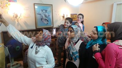 بالصور.. الأولى مكرر بالإسكندرية تلتقط صور «سيلفى» مع أسرتها