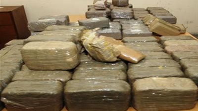 قريطم: ضبط 600 كيلو بانجو و400 علبة دواء منتهية الصلاحية