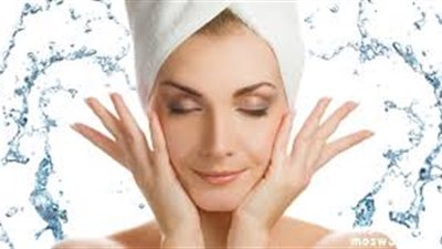 ماسك «الفازلين وزيت اللوز» لنعومة وترطيب اليدين والقدمين