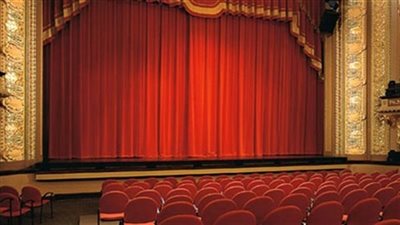 عرض «دقة بدقة» على مسرح الفلكي