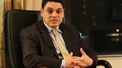 «معتز عبد الفتاح» يطالب بمحاكمة علنية لقيادات «المحظورة»