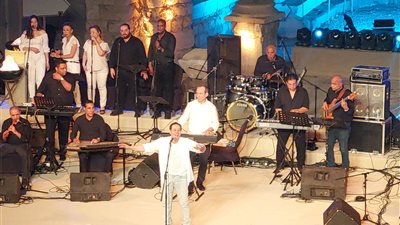 مدحت صالح يفتتح مهرجان كوم الدكة بالإسكندرية | صور