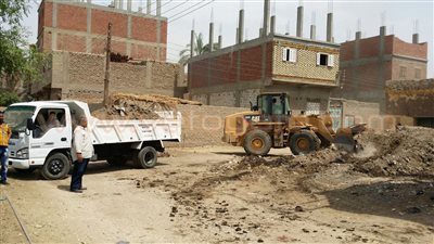 رفع 120 طن مخلفات من شوارع قرية السمطا بدشنا في قنا