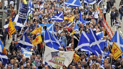 الشرطة البريطانية تحقق في تقارير حول محاولات تزوير بـ