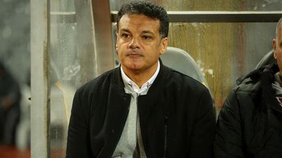 خلافات بين مسئولي الأهلي الليبي وإيهاب جلال تهدد صفقة الشيخ