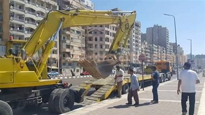 بالصور.. معدات المقاولون العرب تنقذ «كلبا» محبوسا بين الصخور