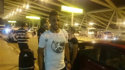 علي فتحي وإسلام جمال يصلان مطار القاهرة للسفر مع الزمالك