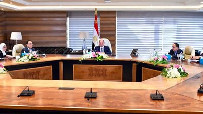 تكليفات السيسي لتحسين الخدمات الطبية.. القضاء على فيروس سي.. سرعة الانتهاء من تجهيز المستشفيات الجامعية.. إنهاء قوائم انتظار العمليات الجراحية.. مراجعة إجراءات السلامة ببنوك الدم