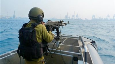 بحرية الاحتلال تستهدف قوارب الصيادين في بحر شمال غزة