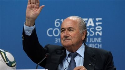 الفيفا ينكس أعلامه حدادًا على 