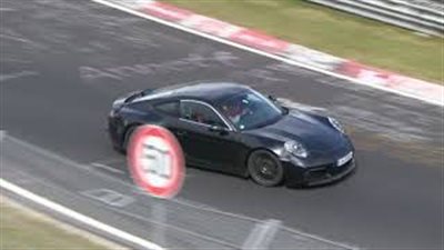 بورش تختبر سيارتها 911 في الولايات المتحدة (فيديو)