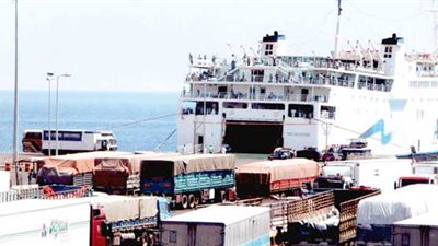 ميناء نويبع يستقبل 445 راكبا و54 شاحنة