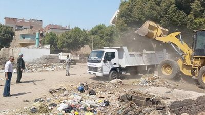 رفع المخلفات بقرى مركز أبو قرقاص في المنيا