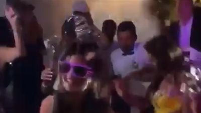 ميسي يرقص على أنغام «٣دقات» في حفل زفاف فابريجاس (فيديو)