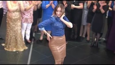 بالفيديو.. فتاة تركية تشعل حفل زفاف بـ«وصلة رقص» شرقي