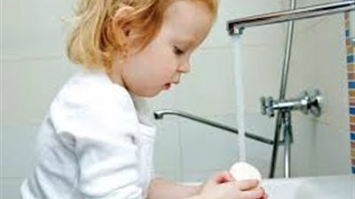 8 أمراض تنتج عن عدم غسل أيدى الأطفال