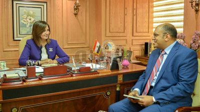 وزيرة الهجرة تبحث مع خبير مصري المساهمة في تطوير علاج الأورام