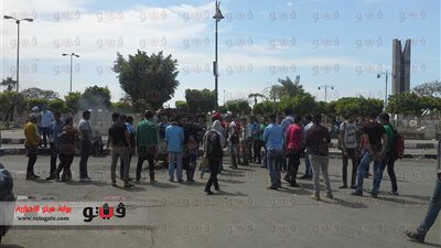 وقفة احتجاجية لطلاب الثانوية العامة بالسويس