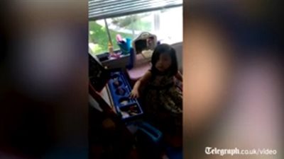 بالفيديو.. طفلة عمرها 3 سنوات تتهم والدها بسرقة حصالتها