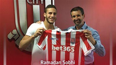 رمضان صبحي اللاعب المصري رقم 11 في الدوري الإنجليزي