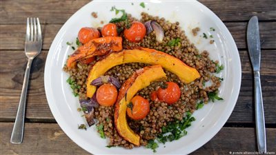 دراسة: العدس أفضل للصحة من الأرز والبطاطا