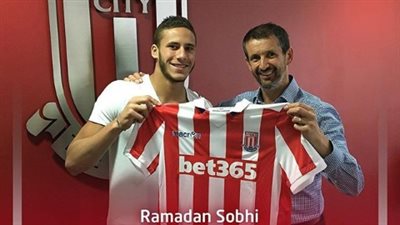 الحساب الرسمي للدوري الإنجليزى يرحب برمضان صبحي