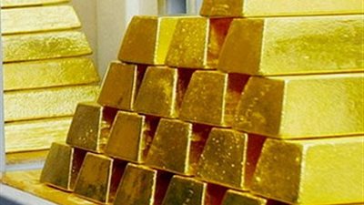 الذهب ينخفض والفضة عند أدنى مستوى في 4 سنوات مع صعود الدولار