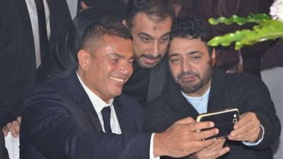 6 موزعين أسند إليهم عمرو دياب توزيع ألبومات بالكامل