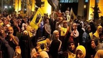 عناصر الإخوان يقطعون الطريق بمزلقان الهابي لاند بالمنصورة