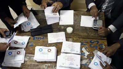 الإخوان يوزعون 