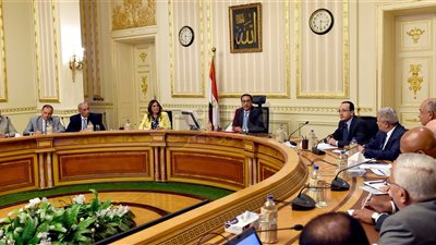 الحكومة تقترض 16 مليارا و750 مليون جنيه لسد عجز الموازنة