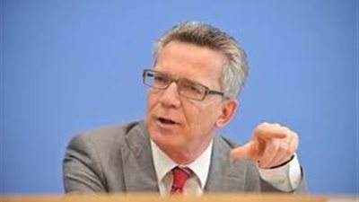 وزير الداخلية الألماني يحذر من الإدانة المسبقة للاجئين المسلمين