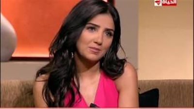 بالفيديو.. مي عمر: «كسوفي أحد أسباب تأخر نجوميتي»