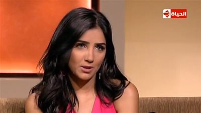 بالفيديو.. مي عمر تكشف خلافها مع نسرين أمين في «الأسطورة»